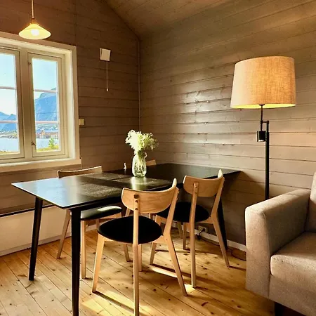 Alpstuga Eagle Bay - Waterfront Rorbu B *