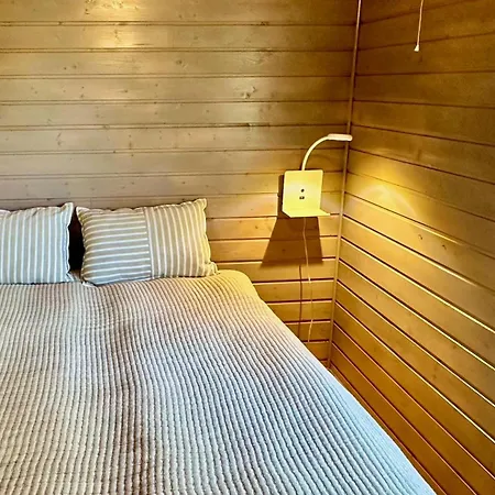 Alpstuga Eagle Bay - Waterfront Rorbu B *
